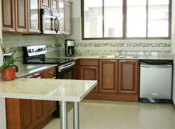 Cocina con sobre de granito